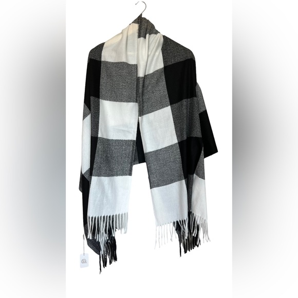 NWT Black & White Plaid Oversized Scarf - Picture 4 of 4